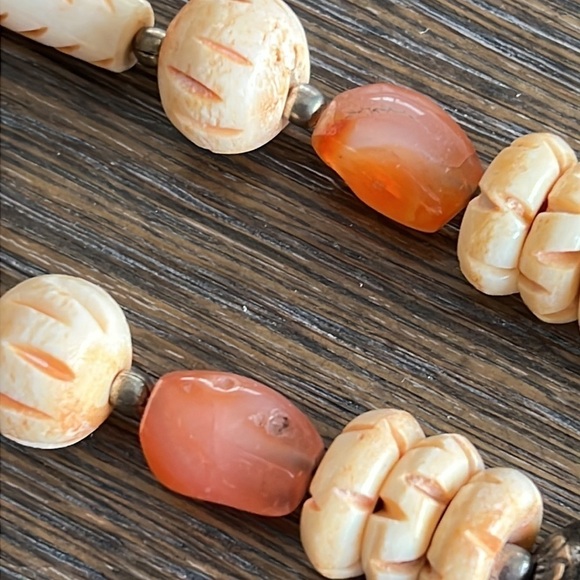 Hand Crafted authentic carved bone beads necklace with agathe & elephant - Picture 11 of 13